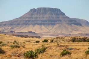 Das beeindruckende Brandbergmassiv in Namibia