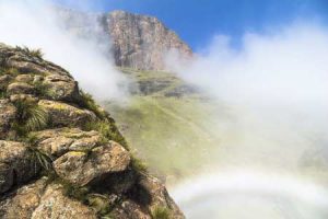 Klima im Süden von Afrika: Nebel an den Drakenbergen