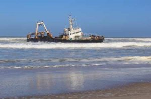 Schiffswrack an der Skelettküste in Namibia