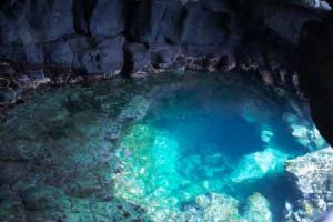 Tolle Höhle mit Meereswasser auf den Kapverden