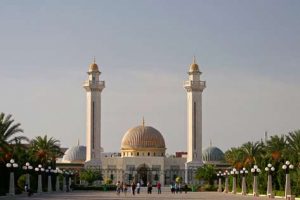 Die Bourguiba-Moschee in Monastir ist eine der Sehenswürdigkeiten